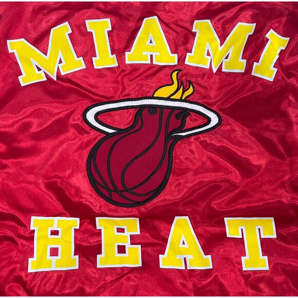 M2-64 ULTRA GAME NWT Miami Heat Varsity Jacket Windbreaker Red Small - Picture 8 of 13